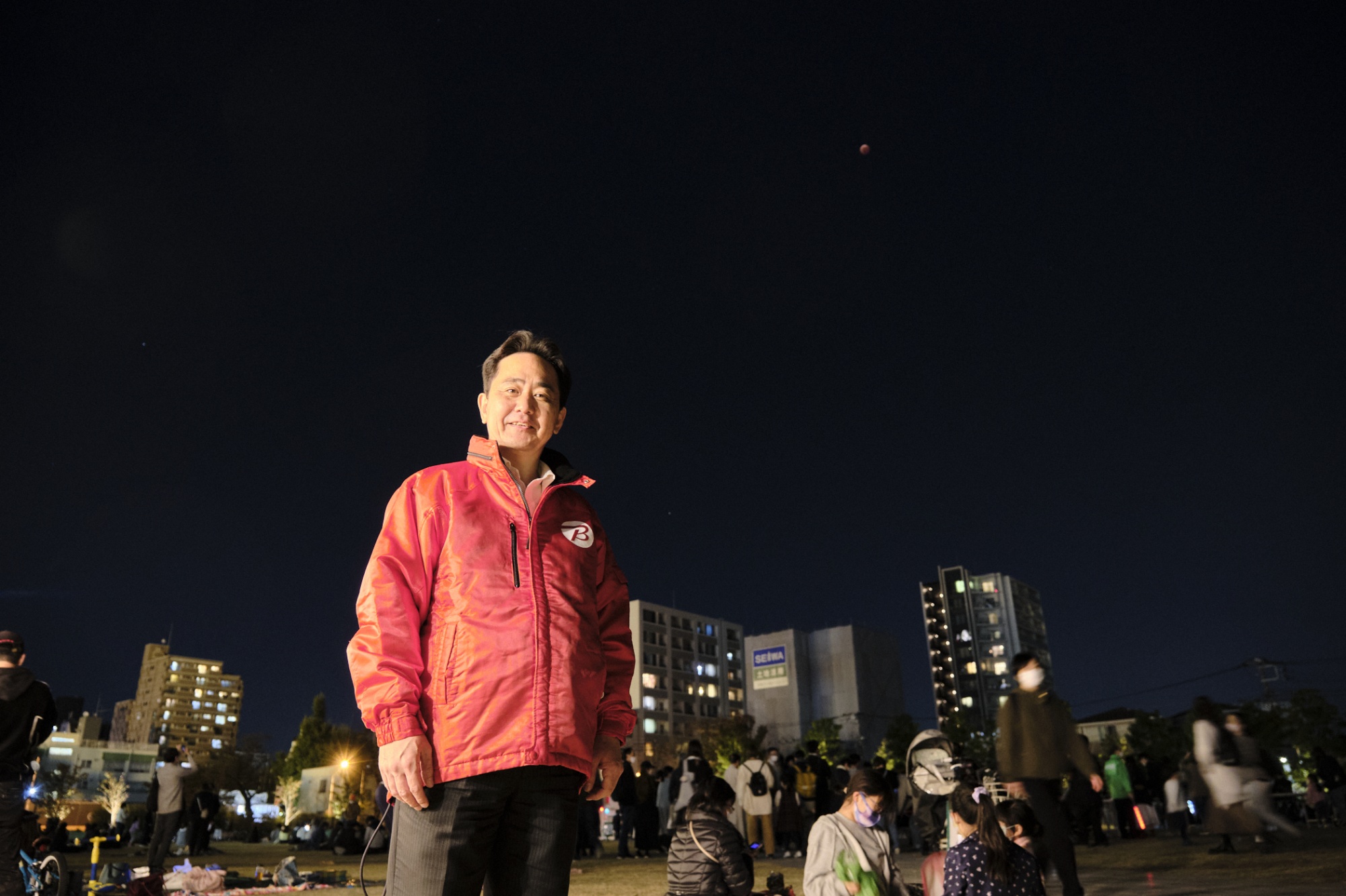 としまのまちで夜空を見上げよう ビックカメラ主催「皆既月食池袋天体観測会」